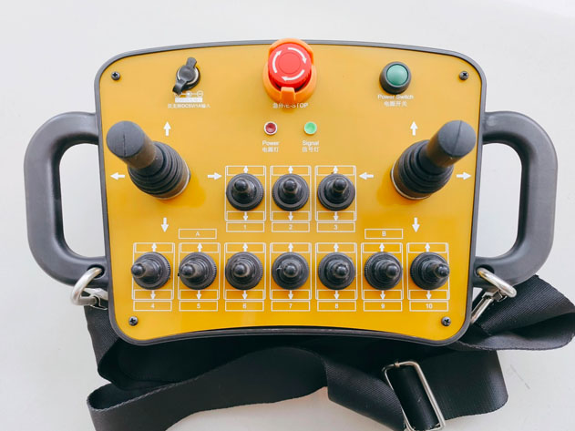 10撥桿2搖桿開(kāi)關(guān)量28路工業(yè)無(wú)線遙控器